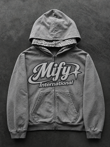 Sweat-shirt à capuche gris délavé personnalisé avec double capuche et poche kangourou avant, style streetwear, pour homme, fabriqué par un fabricant de sweats. - Product Image 1