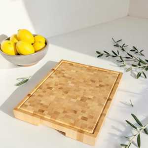 Planche à découper en bois de frêne à grain d'axe avec rainure pour les jus – Planche de boucher artisanale en bois, cadeau de cuisine - Product Image 2