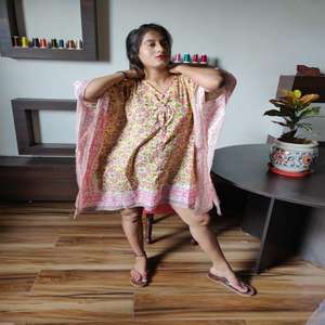 Venta al por mayor de caftanes árabes surtidos con estampado de bloques, estilo Kantha, para playa, hasta la rodilla, de algodón natural suave y ligero para mujer. - Product Image 3