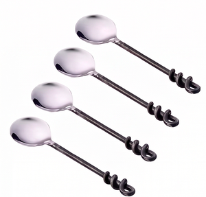 Ensemble de couverts en acier inoxydable faits à la main avec manche noir, parfait pour une utilisation luxueuse sur la table à manger - Product Image 1