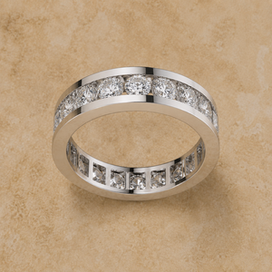 Anillo de Eternidad con Diamantes Cultivados en Laboratorio en Oro Blanco, Corte Brillante Redondo, con Garras Compartidas, para Aniversario de Bodas - Product Image 4