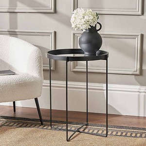Mesa Redonda con Bandeja de Almacenamiento y Marco de Metal Negro |   Mesa Auxiliar Hecha a Mano, Ecológica y Duradera - Diseño Moderno - Product Image 1