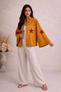 Magnifique veste en velours brodée étoile rouge, style kimono bohème moutarde, vêtement d'extérieur artisanal pour festival, blazer d'hiver - Product Image 3