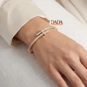 Exclusiva Pulsera Abierta con Diamantes Cultivados en Laboratorio para Mujer, Chapada en Oro de 14K y Rodio, Certificada por IGI, Elegante Brazalete de Diamantes Finos - Product Image 1