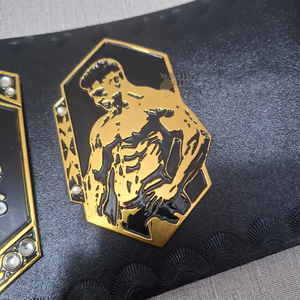 เข็มขัดแชมป์ทองเหลืองสำหรับผู้หญิงแบบกำหนดเอง สำหรับการแข่งขันมวย MMA และเทควันโด - ความยาว 1.5 เมตร ผู้ผลิต OEM - Product Image 6
