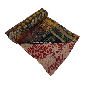 Couverture Kantha Gudari faite à la main, vintage, lavable, 100% coton imprimé, pour la maison et l'hôtellerie, GD1109, vente en gros, couleur or - Product Image 1