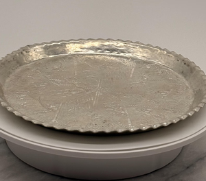 Plateau de service rond en aluminium poli, style vintage, en métal argenté, pour bijoux, cosmétiques, rangement de vanité, passe au lave-vaisselle, vaisselle de table - Product Image 1