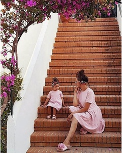 Mini traje con volantes para bebé, rosa, elegante, a juego, de tela de algodón suave y transpirable, para familia - Product Image 1