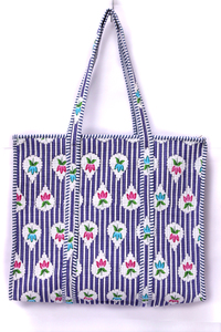 Bolso tote de algodón acolchado con estampado artesanal, estampado a mano con rayas índigo y motivos florales, bolso de viaje, bolso de hombro grande artesanal - Product Image 4