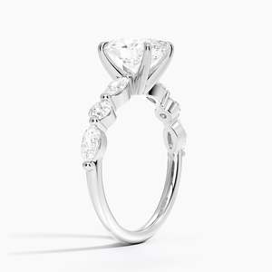 Anillo de Compromiso Grand Versailles con Moissanita y Engaste de Puntas, Chapado en Oro de 14K, para Boda y Aniversario - Product Image 6