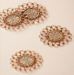 Natural woven rattan <b>drink</b> <b>coaster</b> set with hexagonal mesh patterns alongside a matching openwork holder, at wholesale prices. - Product Image 2
