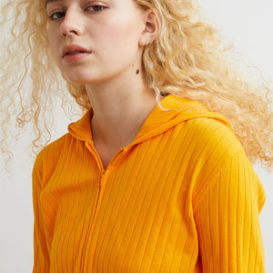 Sudadera con Capucha Personalizada de Alta Calidad para Mujer a Precio Económico, Sudadera sin Mangas para Mujer, Sudadera con Capucha Tipo Pullover - Product Image 5