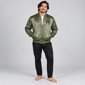 Veste en satin pour homme de haute qualité, conçue avec un tissu satiné léger, texture lisse, coupe confortable et style moderne. - Product Image 1
