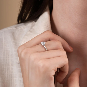 Anillo de Compromiso con Diamante Cultivado en Laboratorio, Certificado IGI, Piedra Central Elegante Estilo Solitario con Diamantes de Acento Ocultos, Anillo de Propuesta - Product Image 3