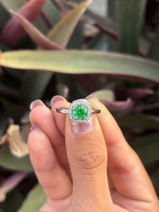 Elegante Anillo de Compromiso de Diamantes para Novia con Diseño Clásico de Corte Redondo Escalonado a Buen Precio - Product Image 3