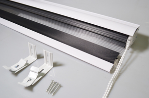 ม่านม้วนแบบฝรั่งเศสสองชั้น ผลิตจากโพลีเอสเตอร์ในตัว ใช้ได้ทุกฤดู พร้อมคุณสมบัติกรองแสงและตัวเลือกปรับแต่งได้ - Product Image 3