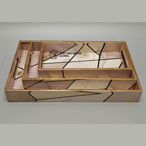 ชุดถาดเสิร์ฟเคลือบสีชมพูลายเรขาคณิต 3 ชิ้น – ถาดซ้อนกันได้ทำจาก MDF และกระดาษ ปลอดภัยสำหรับอาหาร ดีไซน์ทันสมัยหรูหรา สำหรับห้องครัว ห้องรับประทานอาหาร และตกแต่งบ้าน - Product Image 1