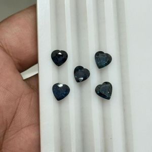 Hermosa piedra preciosa suelta facetada en forma de corazón de zafiro azul australiano natural, bellamente tallada, para la elaboración de joyería fina - Product Image 3