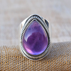 แหวนเงินแท้ 925 ประดับพลอยอเมทิสต์สีม่วงธรรมชาติ รูปทรงหยดน้ำ แหวนแต่งงานสำหรับผู้หญิง ตัวเรือนแบบฝังขอบพลอยเม็ดใหญ่ ดีไซน์หรูหรา - Product Image 5