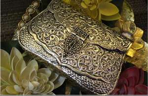 Bolso de mano vintage de metal tallado a mano con cierre de solapa de Lowellcraft.com, elegante - Product Image 3