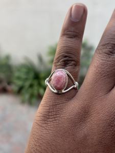 Anillo de Eternidad de Plata de Ley 925 Hecho a Mano con Rodocrosita, Regalo de Boda, Hermosa Piedra Preciosa Natural, Diseño en Forma de Paz, Pavé - Product Image 5