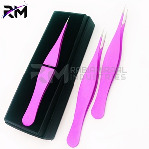 Juego de pinzas para cejas RMI de alta calidad, con punta plateada y recubrimiento en polvo de color rosa oscuro, de acero inoxidable, punta inclinada y ligeras. - Product Image 6