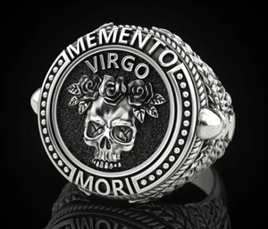 Bague en argent sterling 925 oxydé noir avec crâne Virgo Memento Mori - Product Image 1