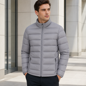 เสื้อแจ็คเก็ตกันลมสีเทาสำหรับผู้ชายแบบ OEM สั่งทำพิเศษ  แบบหนา คลาสสิก  บุผ้านวม  ย้อมสี  ทรงยาว  คอตั้ง  ซิปด้านหน้า  น้ำหนักเบา สำหรับฤดูหนาว - Product Image 4