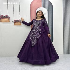 Colección de vestidos de seda Vichitra de aspecto magnífico para festivales, con bordados y lentejuelas, de un color increíble, proveedor de la India. - Product Image 1