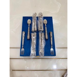 Elegante Juego de Cubiertos Metálicos con Mangos Grabados, Acabado Espejo de Alta Calidad, Apto para Lavavajillas, Ideal para Bodas - Product Image 2