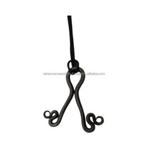 Collier pendentif en métal en fer Artisanat supérieur Styles et finitions uniques Cadeau parfait pour elle et lui aux taux du marché - Product Image 5