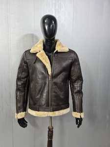 Veste en cuir et fourrure de haute qualité, tendance et élégante, très chic et cool - Product Image 6