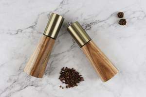 Juego de Salero y Pimentero de Madera de Acacia Premium y Dorado, Elegante Juego de Especieros de Madera Cónicos para Decoración de Cocina - Product Image 5