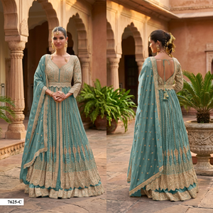 Collection de robes richement brodées pour mariage et occasions spéciales, pour femmes, provenant d'un vendeur indien, disponible au meilleur prix. - Product Image 4