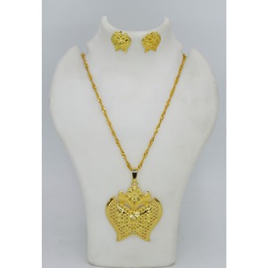 Pendiente de aleación chapada en oro étnico, conjunto de colgante de cadena, conjunto de colgante de joyería de diseñador de exportación inspirado tradicional de moda, pendiente de cadena - Product Image 4