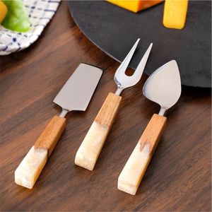 Ensemble de 3 couteaux à fromage de luxe avec manche en bois et résine, coupe-fromage, fourchette, accessoires pour planche à charcuterie, cadeau - Product Image 1