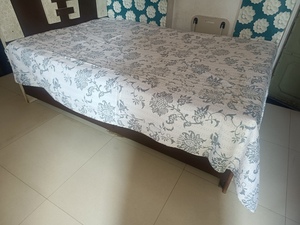 Cubrecama Floral con Estampado de Pájaros, Estilo Bohemio, Moderno, para Todas las Estaciones, de Mezclilla Estampada, con Relleno de Algodón Hecho a Mano, para Uso Doméstico - Product Image 1