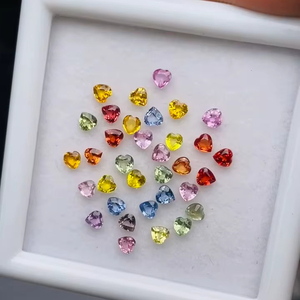 พลอยแซฟไฟร์ธรรมชาติทรงหัวใจ น้ำหนัก 4.75 กะรัต คุณภาพเกรด AAA พร้อมประกายเงางามและสีสันหลากหลาย เหมาะสำหรับทำเครื่องประดับ - Product Image 4