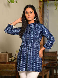 Kurti décontracté en coton pour femme, imprimé géométrique bleu, longueur mi-cuisse, idéal pour les fêtes, séchage rapide, vente en gros Inde - Product Image 5