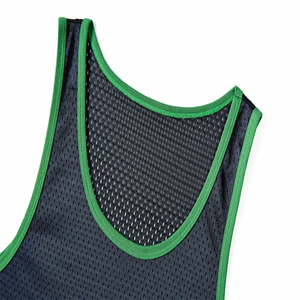 Débardeur de sport pour homme, vêtement de musculation en polyester avec logo personnalisé et motif imprimé - Product Image 4