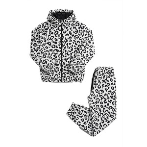 Ensemble de survêtement léger en nylon pour homme avec veste zippée à capuche et pantalon de jogging, imprimé léopard personnalisé par sublimation, style streetwear - Product Image 5
