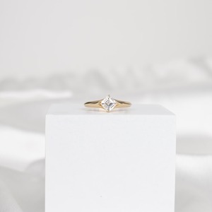 แหวนเพชรทรงแอสเชอร์ 0.80 กะรัต เพชรเลี้ยงในห้องปฏิบัติการ ตัวเรือนทองคำขาว 14K ประดับเพชรเม็ดเดี่ยวทรงเข็มทิศ สำหรับผู้หญิง เครื่องประดับชั้นดี - Product Image 4