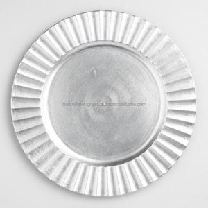 Assiette de présentation décorative en métal pour dîner d'anniversaire, ajoutant du glamour à la table romantique à la maison ou lors d'un événement - Product Image 4