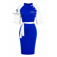 Robe moulante mi-longue Zeta Phi Beta pour femme, bleu et blanc contrastés, avec manches cape, détails boutonnés et ceinture ajustée à la taille