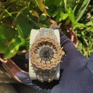 Splendide Montre de Luxe pour Homme avec Diamants, Boîtier en Argent Moissanite 28mm, Verre Saphir, Mouvement Analogique à Quartz ETA, Cadeau Idéal - Product Image 1