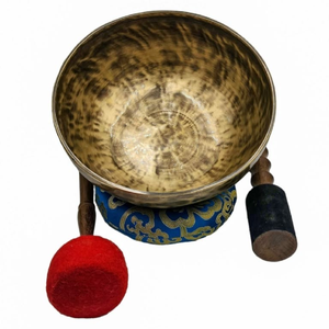 Cuenco tibetano de latón grabado a mano con ilustraciones de yogis meditando e iconos de chakras, disponible a precios de mayorista. - Product Image 3