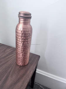 Botella de cobre tradicional de 950ml, hecha a mano, a prueba de fugas, para energía y digestión (paquete de regalo) - Product Image 6