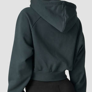 เสื้อฮู้ดกำมะหยี่แขนยาวพองๆ สไตล์สตรีทแวร์สำหรับผู้หญิง ใส่ได้ในฤดูหนาว มีโลโก้ด้านหน้า ผลิตจากผ้าฝ้าย 100% - Product Image 2