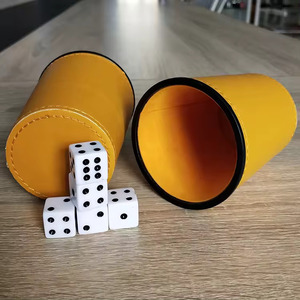 Ensemble de gobelets à dés jaunes en PU avec 4 dés, étui de rangement rond durable pour jeux de société, style classique pour adultes - Product Image 6