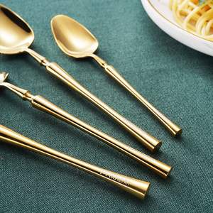 Juego de cubiertos inspirado en el cine nocturno para mesas espectaculares, anfitrión con estilo inmersivo y comidas audaces - Product Image 1